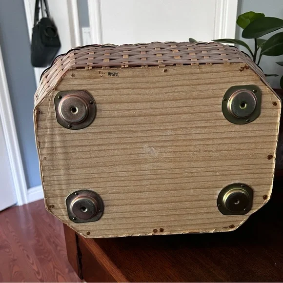 Eaton’s Vintage Woven Sewing Basket with Floral Embroidery and Satin Interior - Picture 8 of 16